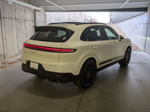 Used 2025 Porsche Cayenne image 9