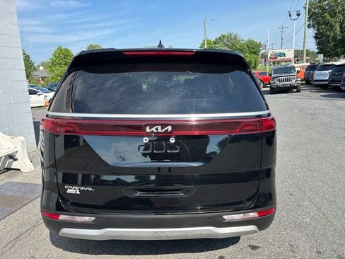 Used 2023 Kia Carnival LX FWD image 5