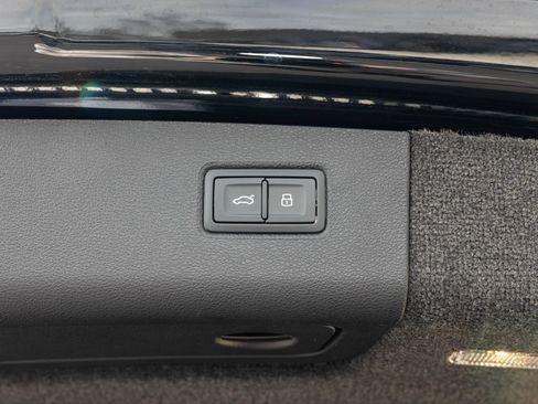 Certified 2025 Bentley Bentayga AWD/4WD image 65