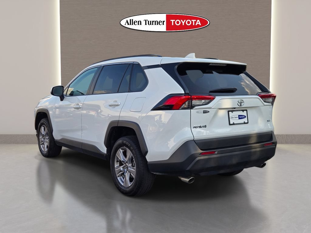 Used 2025 Toyota RAV4 XLE FWD image 9