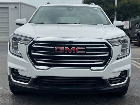 Used 2024 GMC Terrain SLT FWD image 4