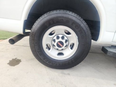 Used 2020 GMC Savana 2500 LS w/ Driver Convenience Package image 12