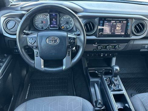 Used 2019 Toyota Tacoma TRD Sport image 15