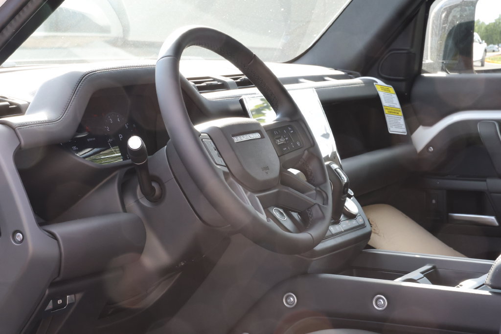 New 2026 Land Rover Defender 110 S AWD/4WD image 9