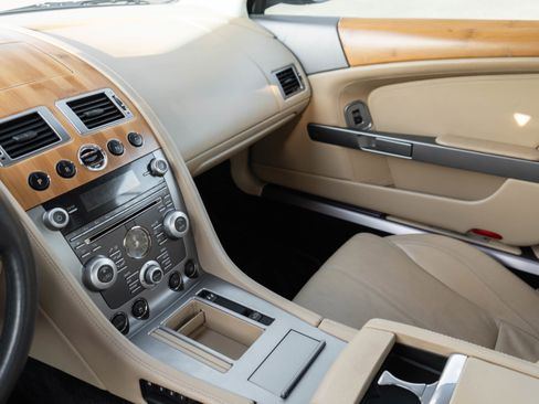Used 2009 Aston Martin DB9 Volante image 9