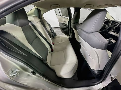 Used 2020 Toyota Corolla LE FWD image 11