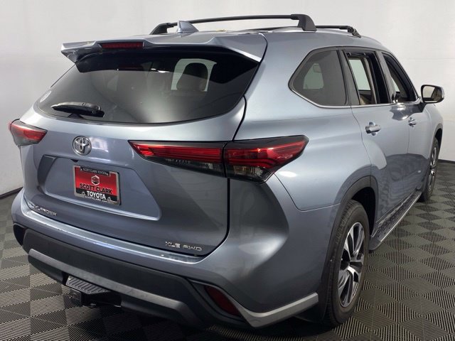 Used 2021 Toyota Highlander XLE AWD/4WD image 8