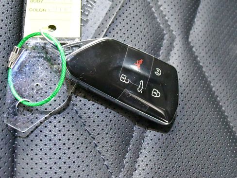 Used 2025 Volkswagen Atlas SE FWD image 32