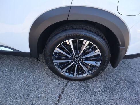 New 2026 Nissan Pathfinder Platinum w/ Cargo Package image 9