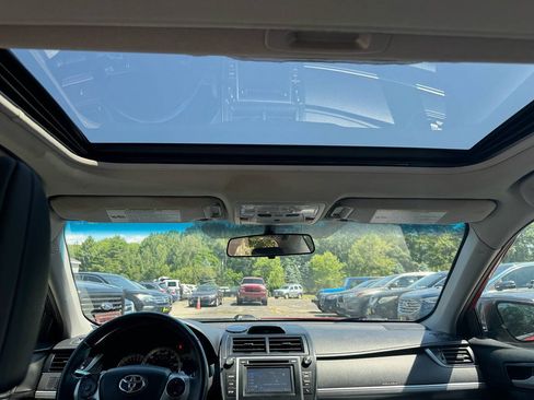 Used 2014 Toyota Camry SE FWD image 21