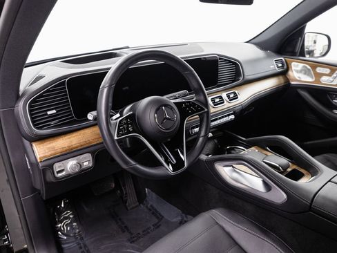 Used 2025 Mercedes-Benz GLE 450e 4MATIC image 9