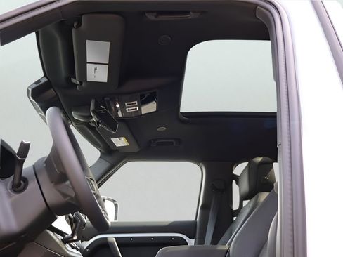 New 2026 Land Rover Defender 130 X-Dynamic SE AWD/4WD image 39