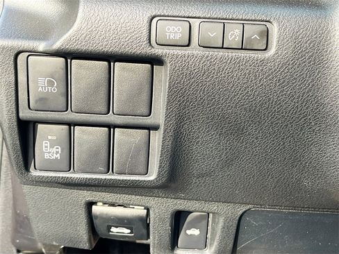 Used 2018 Lexus IS 300 300 w/ Comfort Package image 10