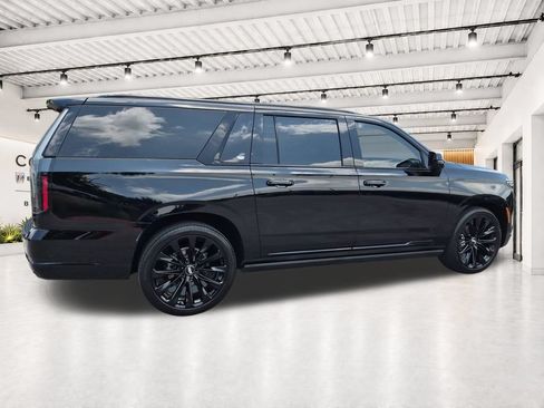Used 2025 Cadillac Escalade ESV Sport Platinum w/ LPO, ONYX Package AWD/4WD image 11