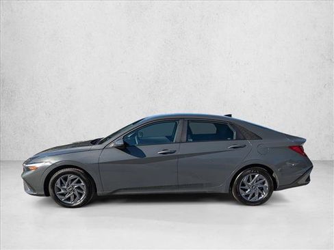 Used 2024 Hyundai Elantra SEL image 7