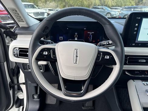 Certified 2025 Lincoln Aviator Reserve w/ Equipment Group 201A image 27