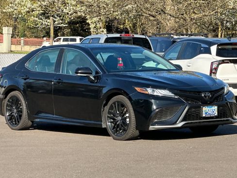 Used 2023 Toyota Camry XSE w/ Navigation Package image 9