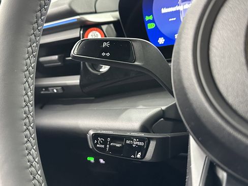 Certified 2025 Porsche Macan Electric image 44