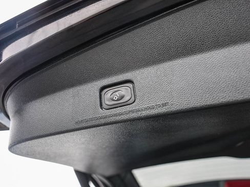Used 2019 Ford Explorer XLT w/ Equipment Group 201A FWD image 30
