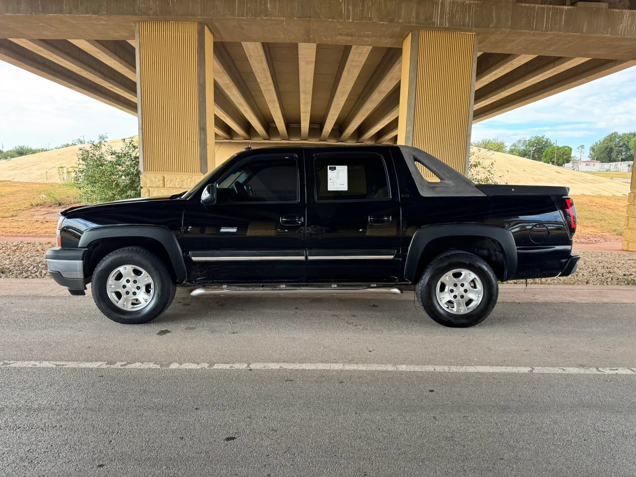Used 2005 Chevrolet Avalanche Z66 w/ Sun And Sound Package RWD image 6