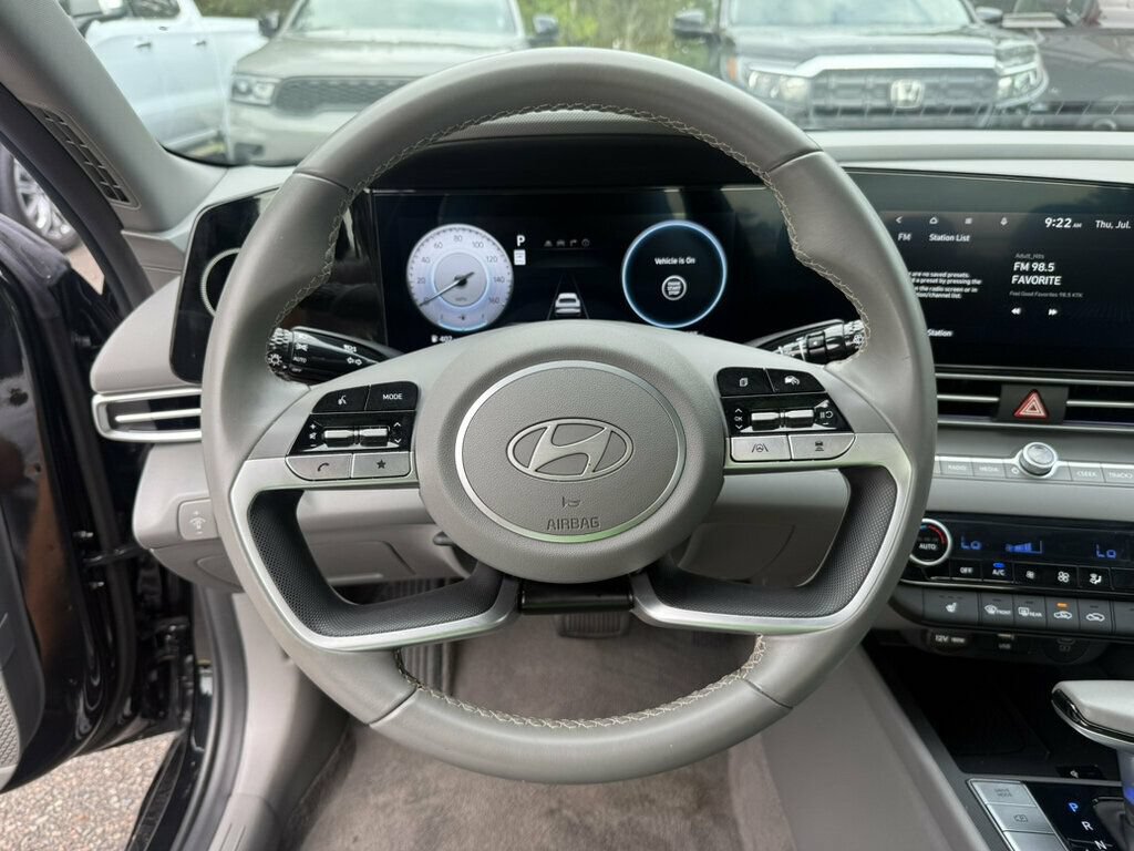 Used 2025 Hyundai Elantra SEL FWD image 5