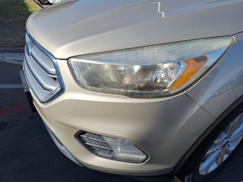 Used 2017 Ford Escape SE image 10