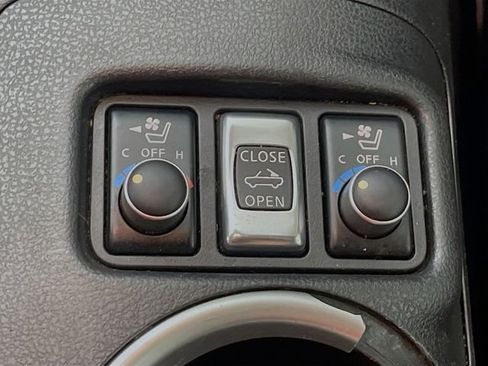 Used 2015 Nissan 370Z Touring image 24