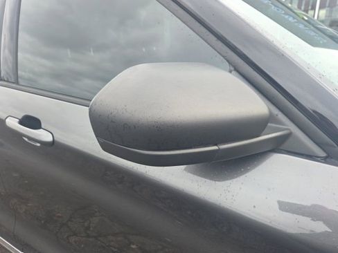 Used 2020 Ford Explorer XLT image 3