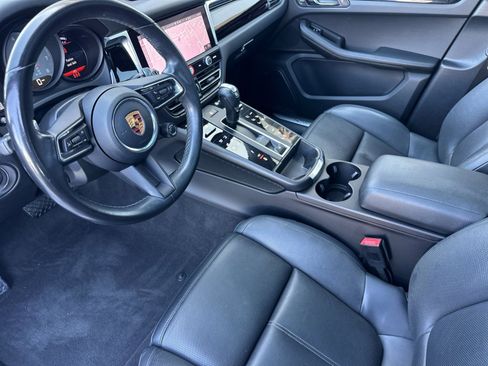 Certified 2022 Porsche Macan S AWD/4WD image 4