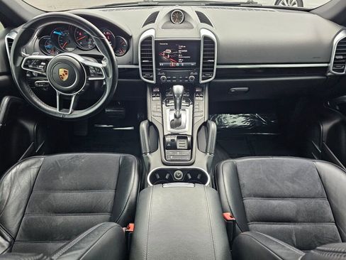Used 2018 Porsche Cayenne Platinum Edition image 19