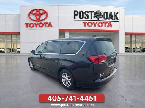 Used 2024 Chrysler Voyager LX FWD image 3