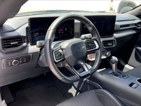 Used 2025 Ford Mustang Convertible RWD image 2