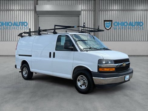 Used 2021 Chevrolet Express 3500 w/ Driver Convenience Package RWD image 3
