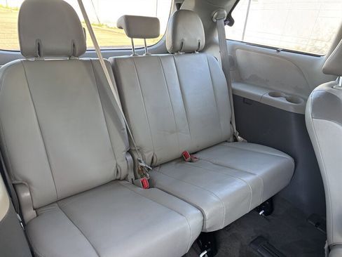 Used 2013 Toyota Sienna Limited image 34