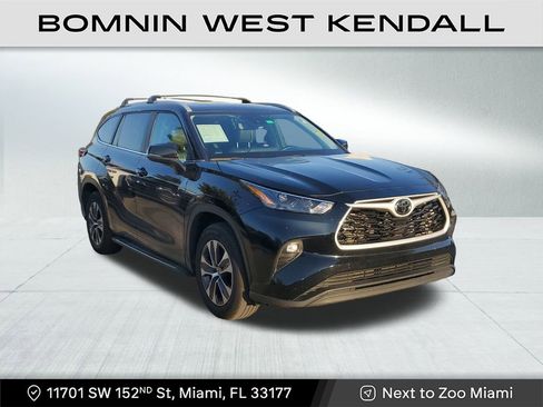 Used 2024 Toyota Highlander LE image 1