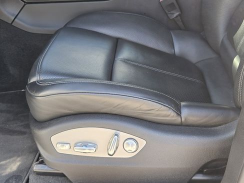 Used 2023 Porsche Macan Turbo image 23