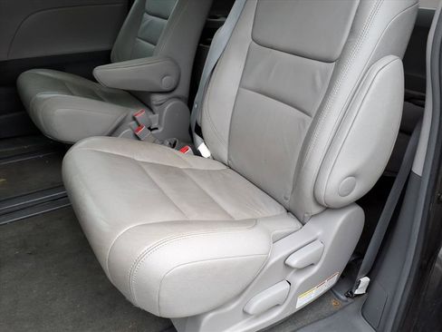 Used 2016 Toyota Sienna XLE image 10