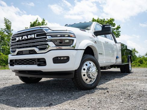 New 2026 RAM 4500 4x4 Crew Cab DRW w/ Laramie Trim Package image 5
