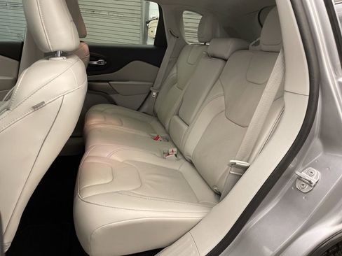 Certified 2021 Jeep Cherokee Latitude Lux w/ Comfort/Convenience Group image 22