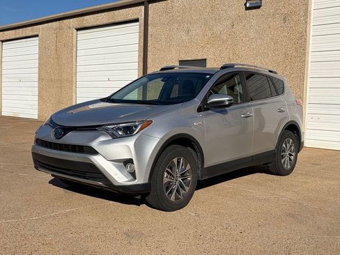 Used 2016 Toyota RAV4 XLE image 1