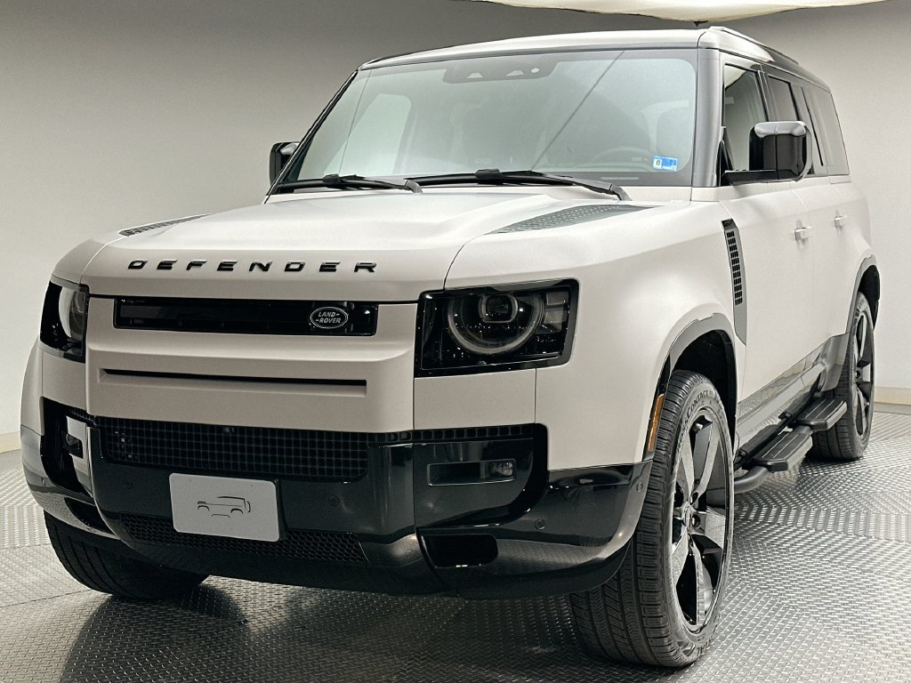 Used 2026 Land Rover Defender 130 X-Dynamic SE AWD/4WD image 1
