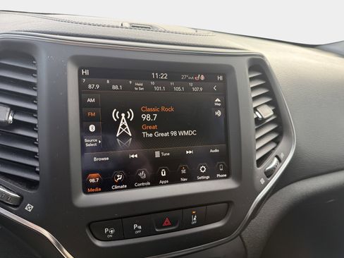 Used 2023 Jeep Cherokee Altitude Lux image 23