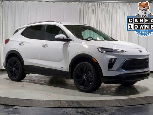 Used 2025 Buick Encore GX Sport Touring w/ Comfort Package image 2