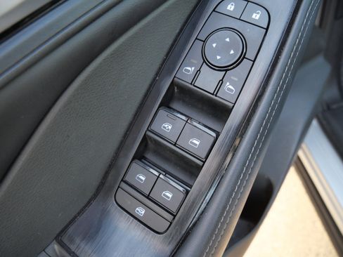 Used 2025 Nissan Rogue SV image 19