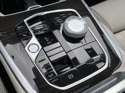 Certified 2024 BMW X7 xDrive40i w/ Executive Package image 26