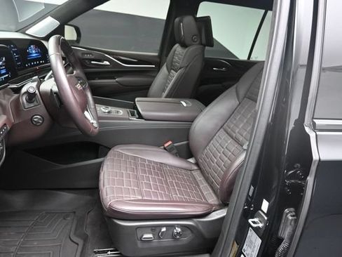 Used 2024 Cadillac Escalade Sport Platinum w/ Heavy-Duty Trailer Package AWD/4WD image 18