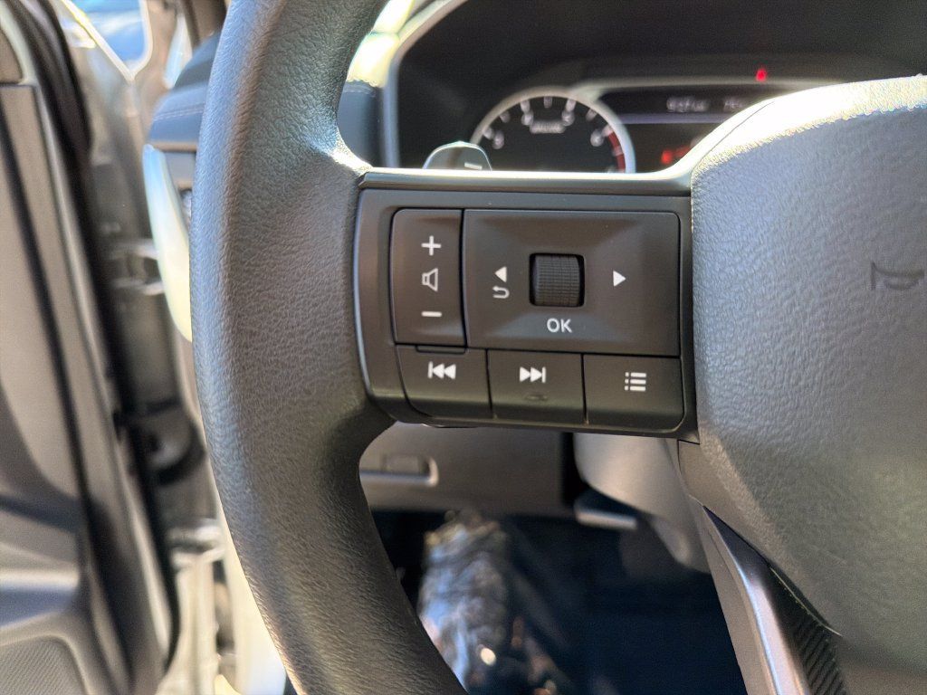Used 2025 Nissan Rogue S AWD/4WD image 20