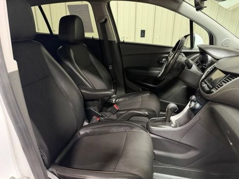 Used 2019 Chevrolet Trax LT w/ Driver Confidence Package FWD image 27