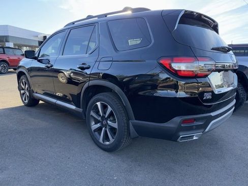 Used 2023 Honda Pilot Touring image 4