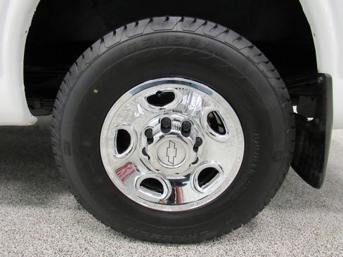 Used 2015 Chevrolet Express 3500 image 11